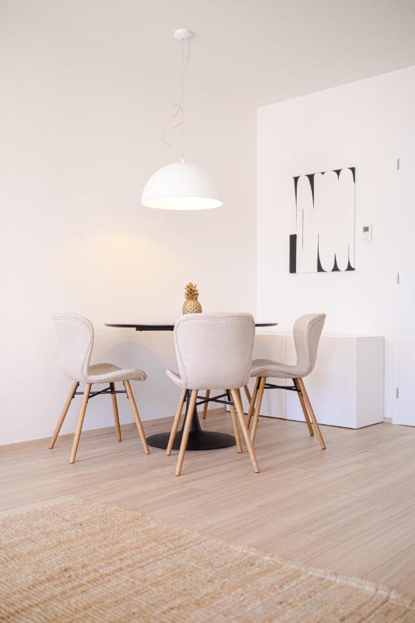 Newly Built In Vibrant Neighbourhood Apartmán *