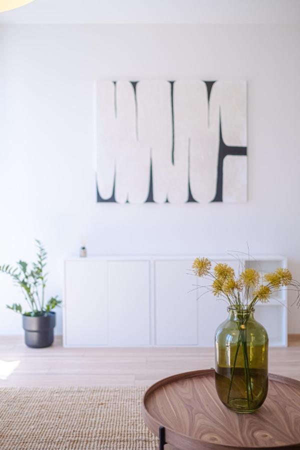 Newly Built In Vibrant Neighbourhood Apartmán Praha